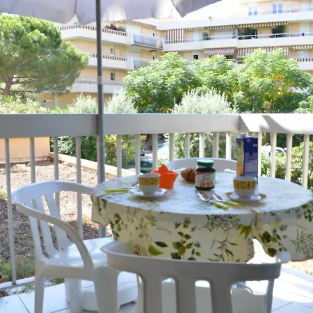 Frejus, 1 Piece, 4 Personnes - Fr-1-226a-183